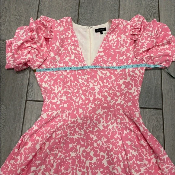1. State Tiered Bubble Sleeve Dress in Pink & White with Pockets Size Medium - Picture 9 of 12